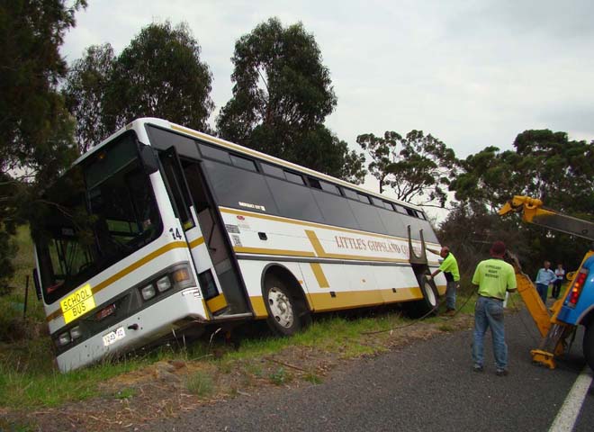 Автобус столкнулся с грейдером на трассе "Дон" - один человек погиб